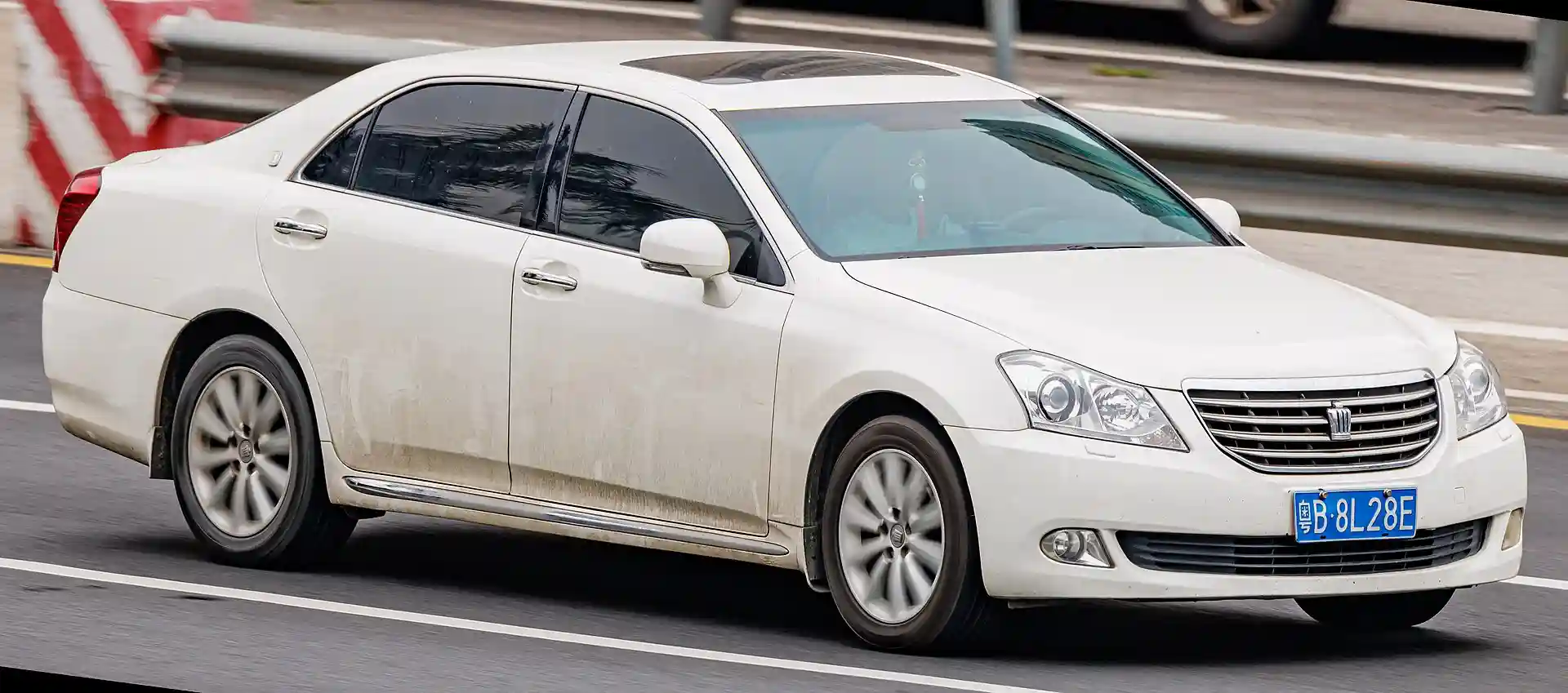 Toyota Crown з Кореї: люксовий седан за 20 000$, який перевершує E-Class за всіма параметрами