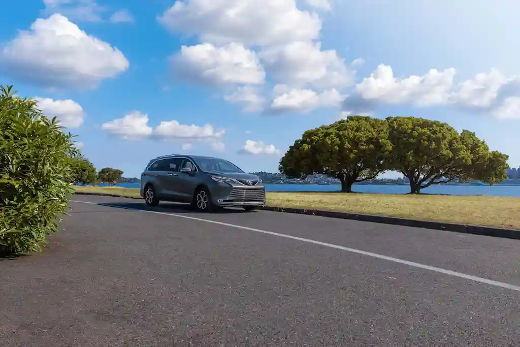 Toyota Sienna: розумний мінівен для сімейних подорожей