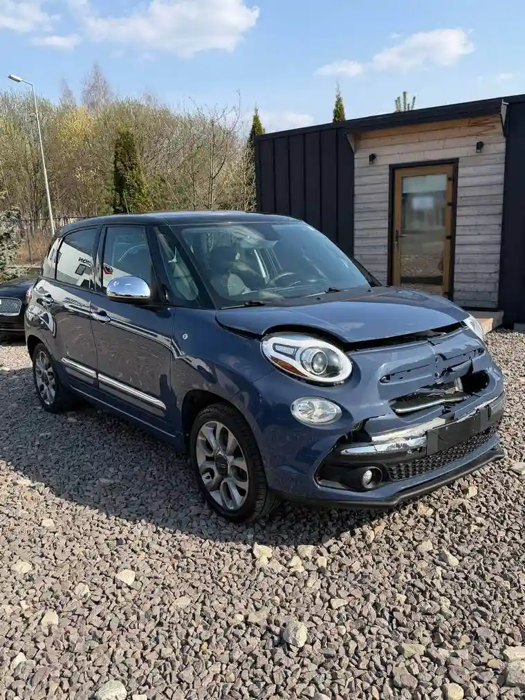 ZFBNFACHXLZ042819 2020 FIAT 500L LOUNGE HATCH-0