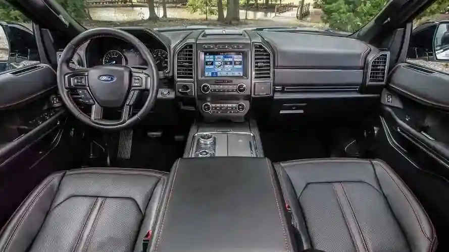 Ford отзывает 420 000 Expedition и Navigator: проблема с ремнями безопасности