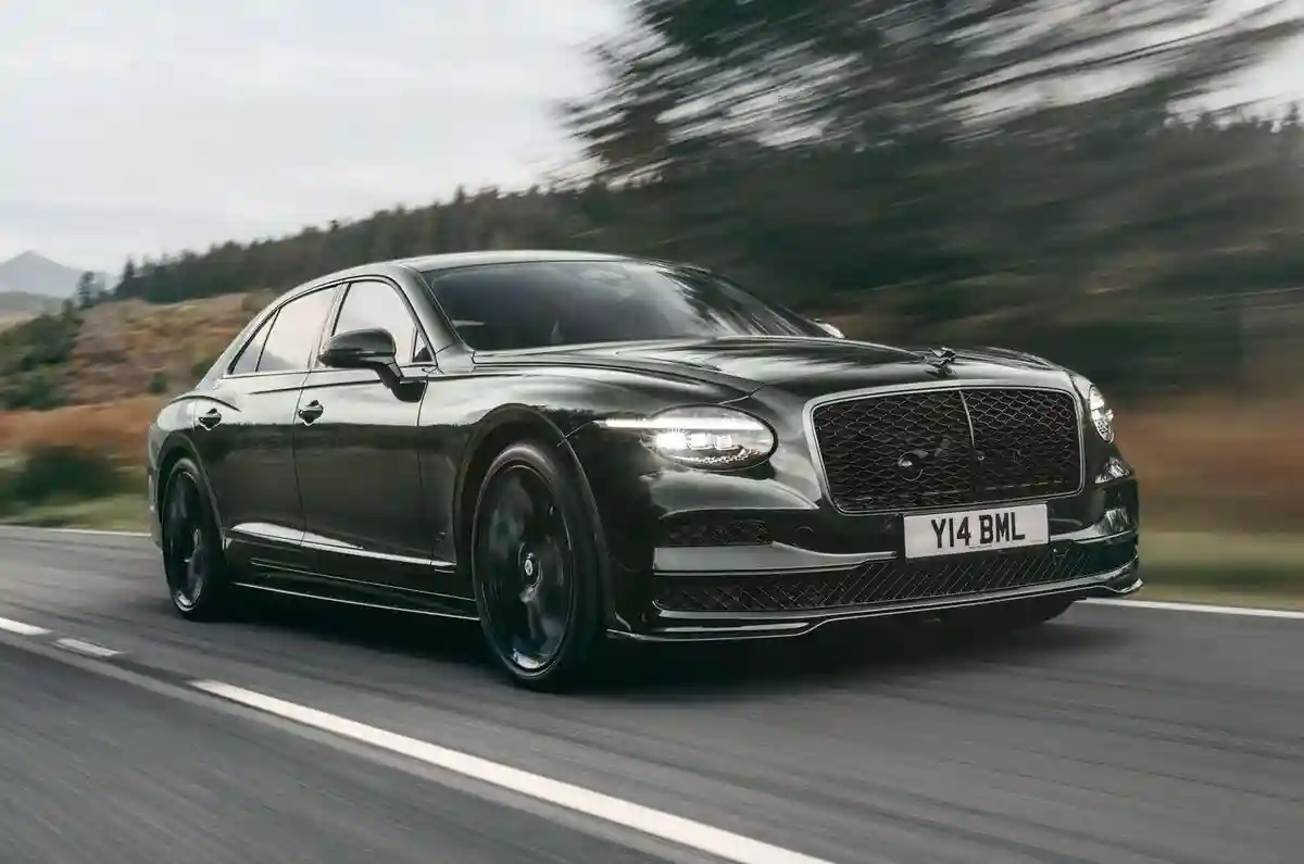 Bentley Flying Spur обновился: новая внешность и 671-сильный вариант S