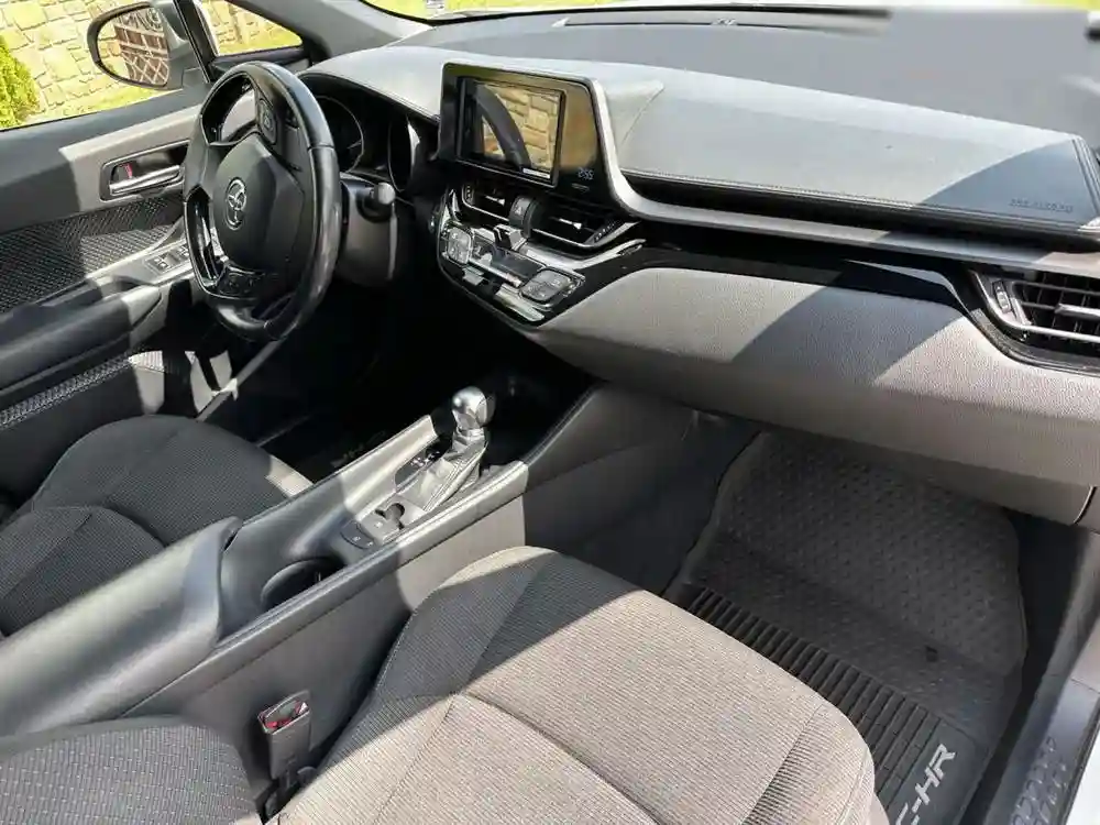 JTNKHMBXXJ1005653 2018 TOYOTA C-HR XLE-5