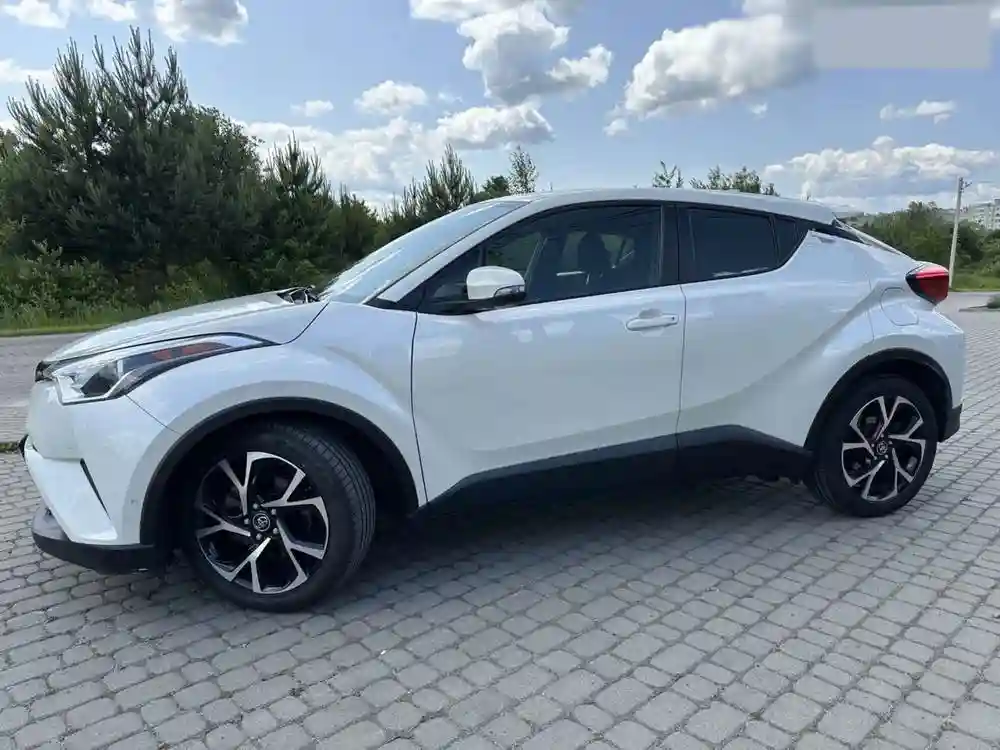 JTNKHMBXXJ1005653 2018 TOYOTA C-HR XLE-3