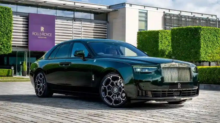 Rolls-Royce Black Badge Ghost Tourist Trophy: когда «спортивный Роллс-Ройс» — это не оксюморон