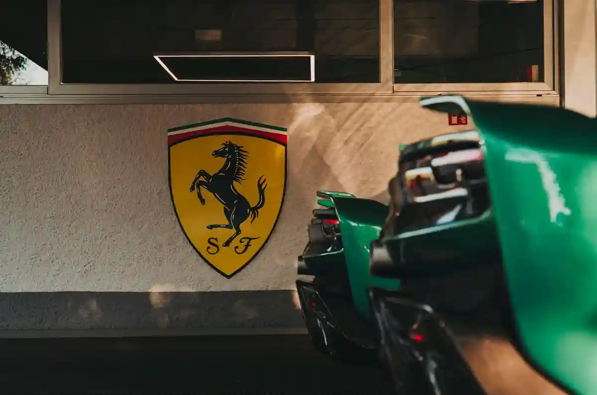 Ferrari открывает карты 4 июля: что известно о новинке