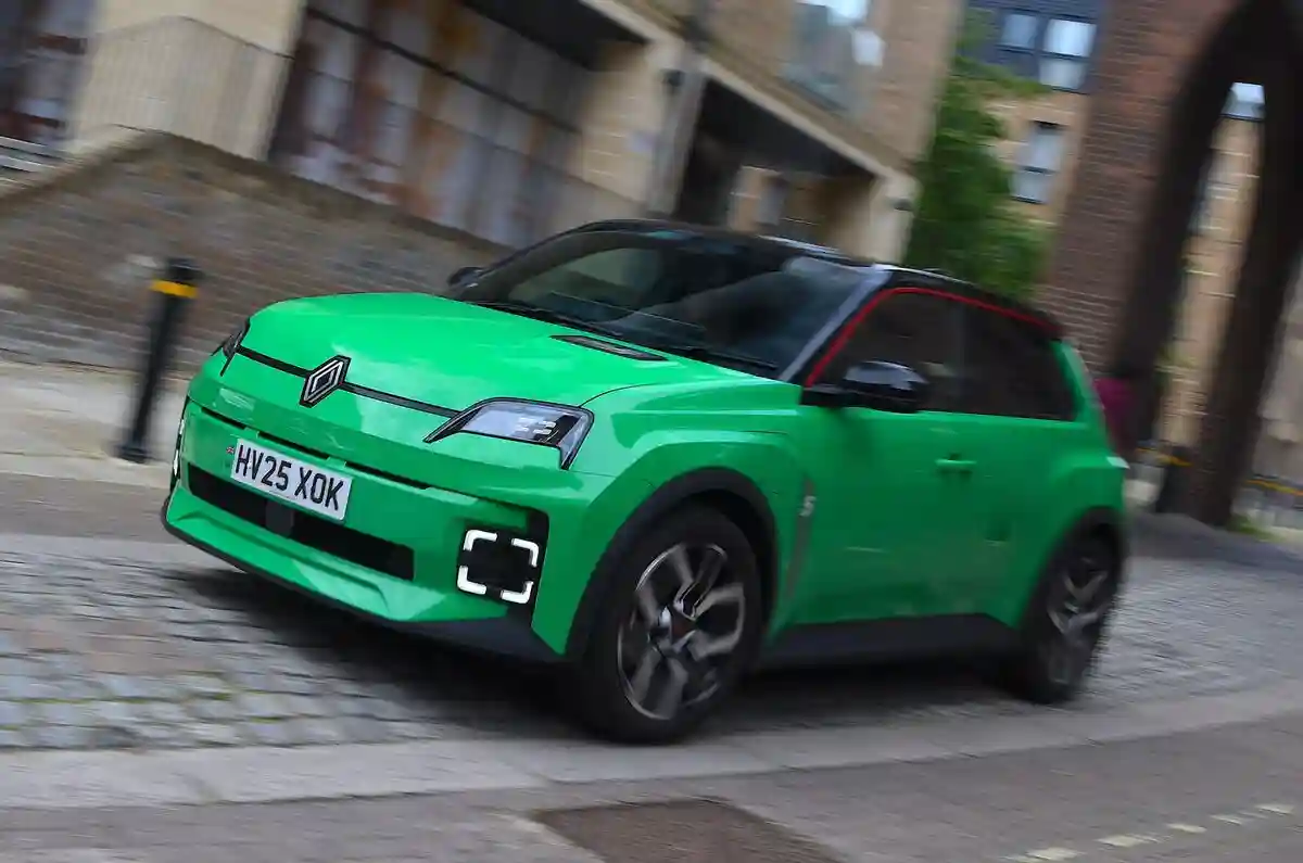 Renault 4 и Renault 5 получат новые моторы: что изменится к 2027 году