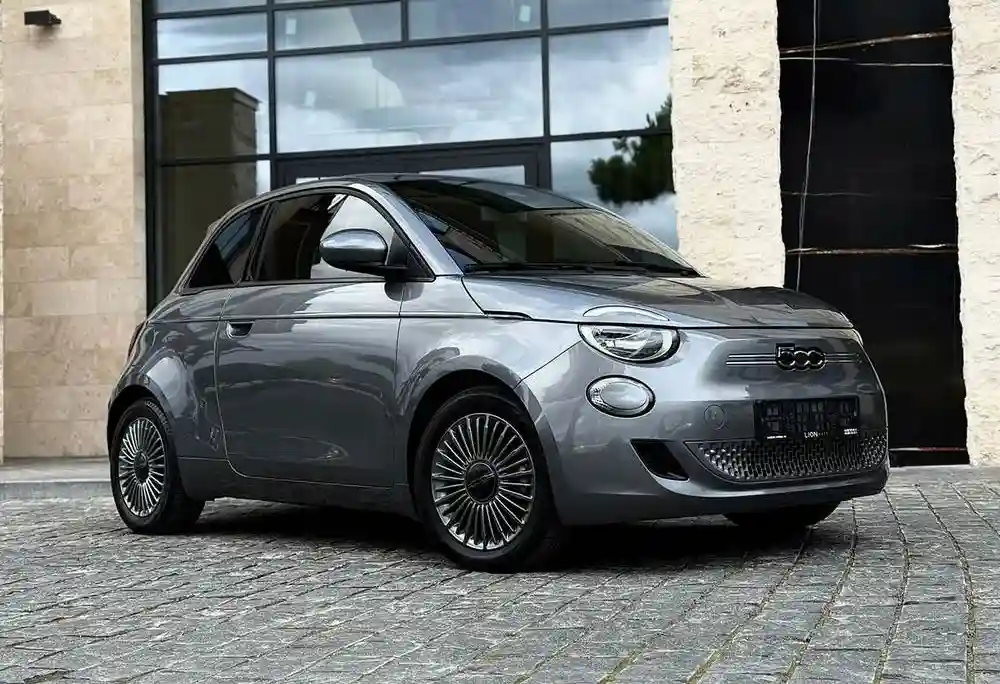 ZFAEFAC43MX019719 2021 FIAT 500 E-1