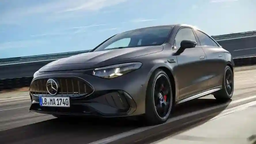 Mercedes-AMG CLA 45: три маленьких мотора, 670 лошадей и ноль компромиссов