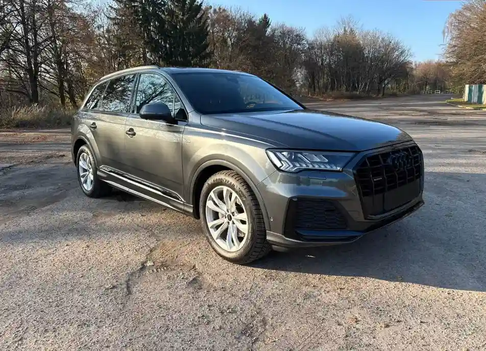 2023 AUDI Q7 S-LINE