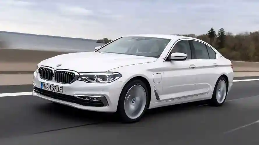 BMW отзывает почти 30 000 PHEV-гибридов: дело не в батарее, а в стартере