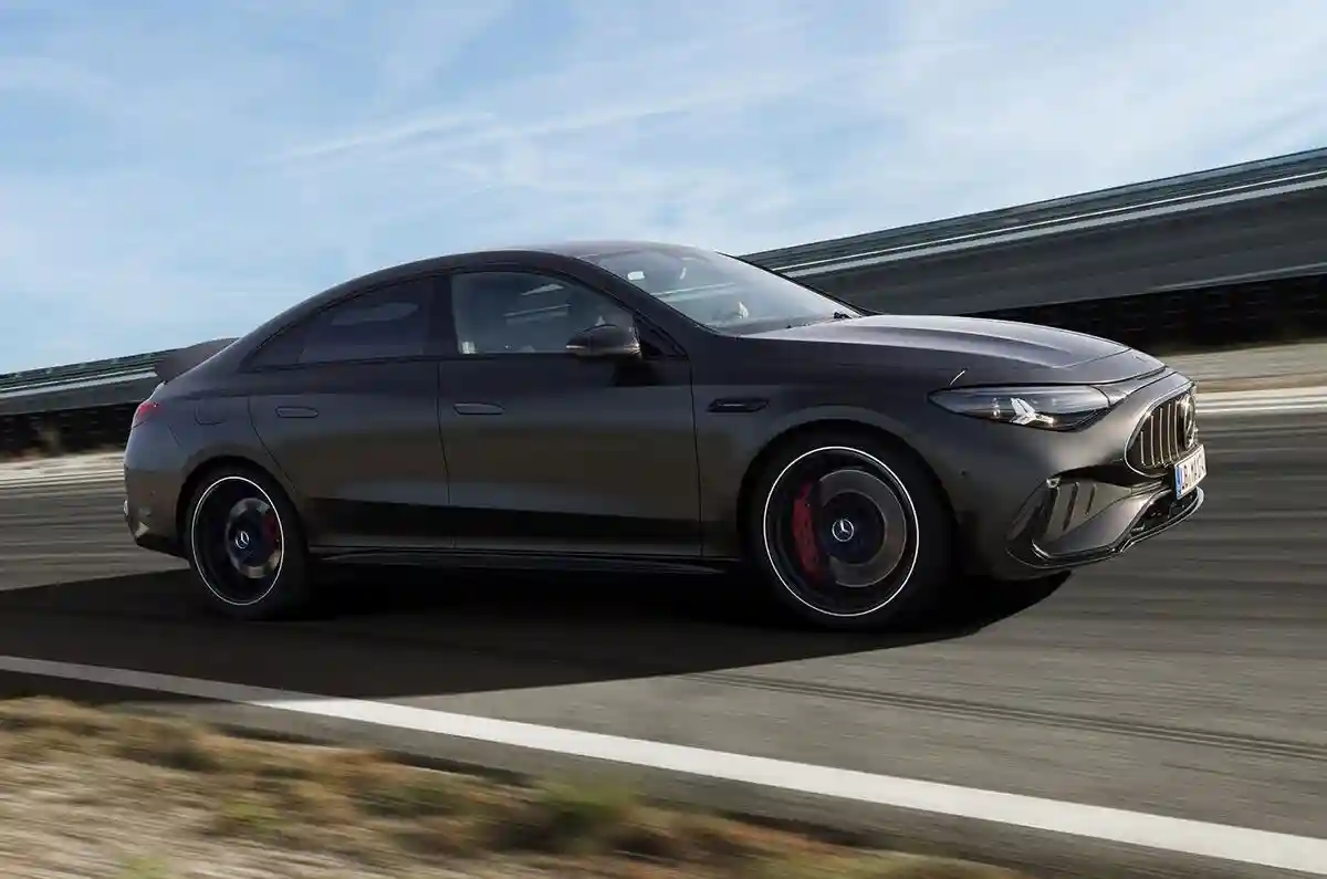 Mercedes-AMG CLA 45 Electric: 671 л.с., дрифт и «выхлоп» из динамиков — новая эра горячих седанов