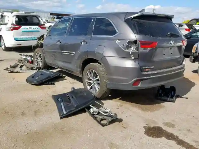 5TDKZRFH9JS259410 2018 TOYOTA HIGHLANDER SE-2