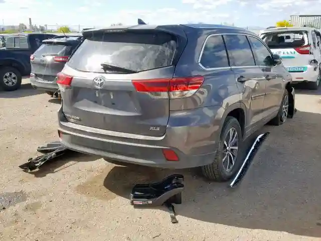 5TDKZRFH9JS259410 2018 TOYOTA HIGHLANDER SE-3