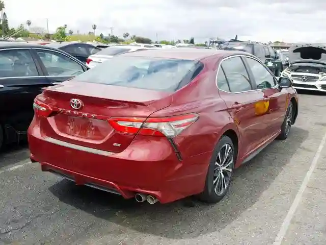 4T1B11HK8JU612826 2018 TOYOTA CAMRY L-3