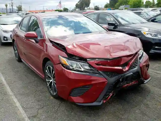 4T1B11HK8JU612826 2018 TOYOTA CAMRY L-0
