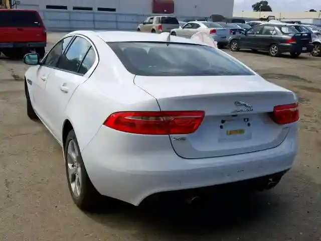 SAJAR4BG4HA976012 2017 JAGUAR XE-2