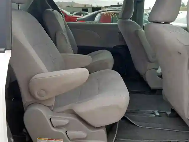 5TDZZ3DC1KS983211 2019 TOYOTA SIENNA-5