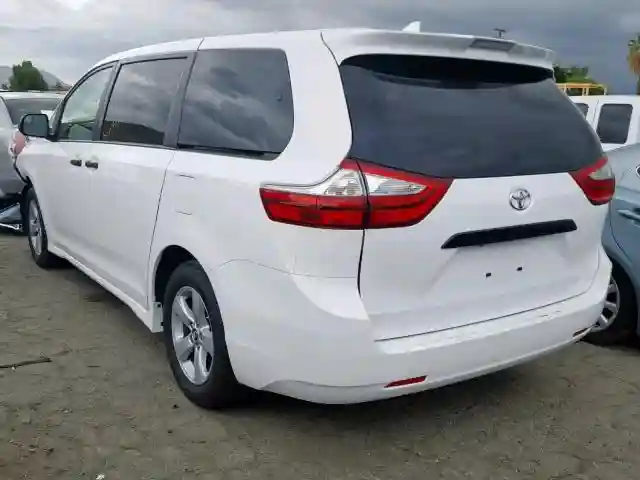 5TDZZ3DC1KS983211 2019 TOYOTA SIENNA-2