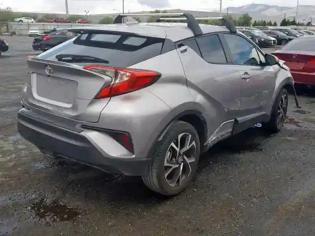 NMTKHMBX8JR032551 2018 TOYOTA C-HR XLE-3
