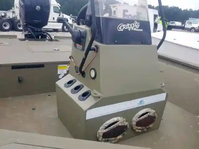 BUJ50480H718 2018 TRAC MARINE/TRL-5