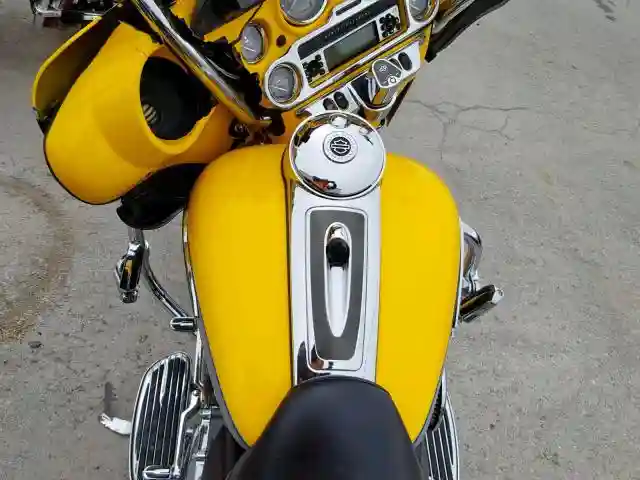 1HD1PR815CB960794 2012 HARLEY-DAVIDSON FLHTCUSE7 CVO ULTRA CLASSIC ELECTRA GLIDE-4