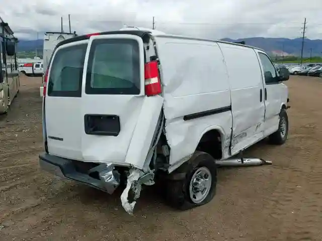 1GCWGAFF5H1103265 2017 CHEVROLET EXPRESS G2500-3