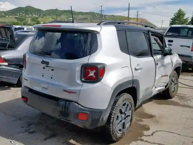 ZACCJBCB5JPH11966 2018 JEEP RENEGADE TRAILHAWK-3
