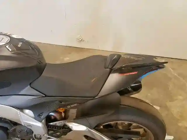 ZD4KEUA0LKS000018 2019 APRILIA RSV4-5