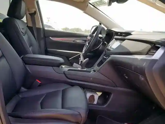 1GYKNCRS7JZ185686 2018 CADILLAC XT5 LUXURY-4