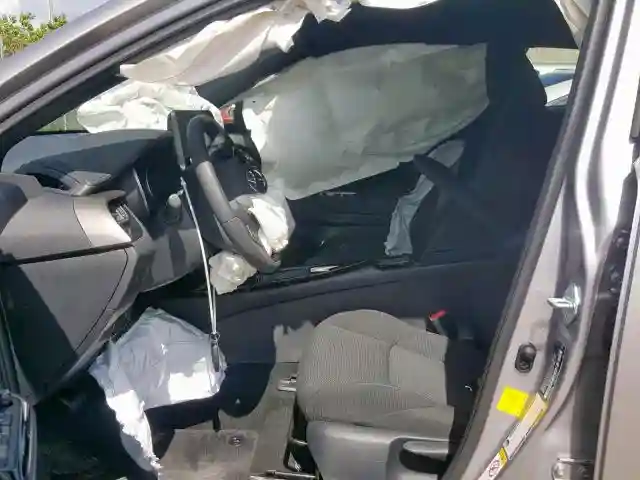 NMTKHMBX5KR079909 2019 TOYOTA C-HR XLE-4