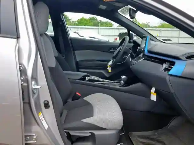 NMTKHMBX7KR086778 2019 TOYOTA C-HR XLE-4