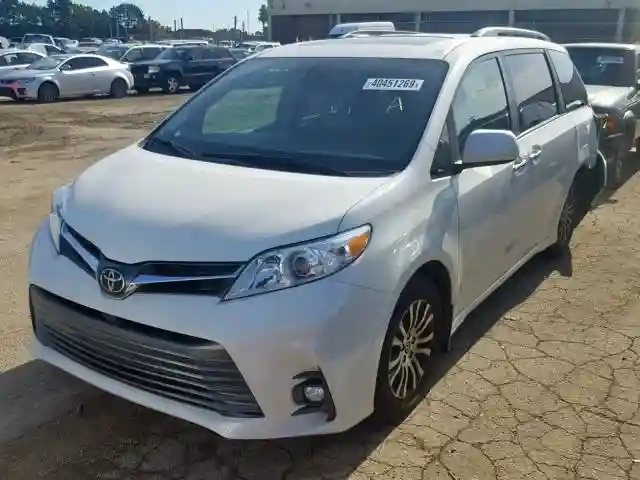 5TDYZ3DC2JS905062 2018 TOYOTA SIENNA XLE-1