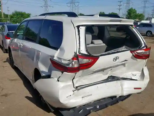 5TDYZ3DC2JS905062 2018 TOYOTA SIENNA XLE-2