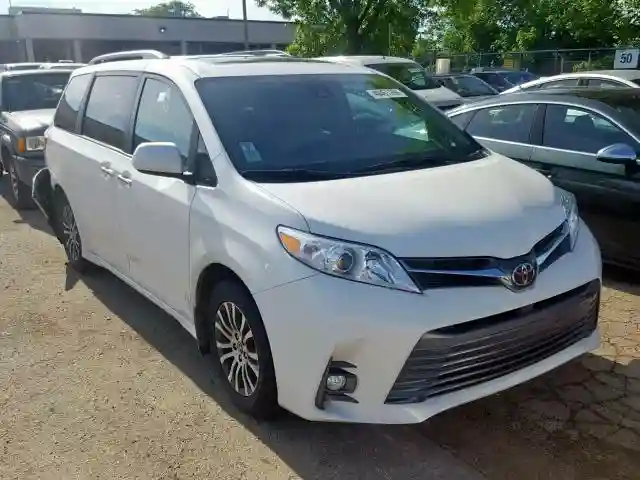 5TDYZ3DC2JS905062 2018 TOYOTA SIENNA XLE-0