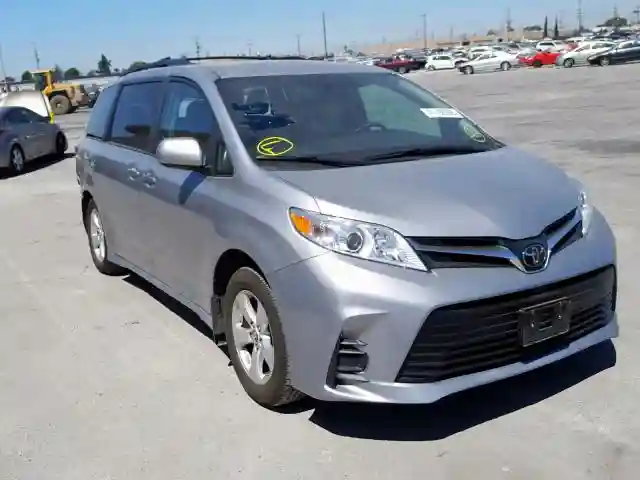 5TDKZ3DC2JS960004 2018 TOYOTA SIENNA LE-0