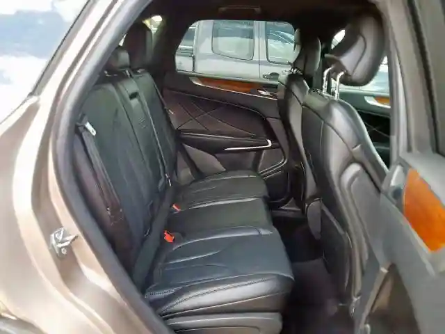 5LMCJ3C96KUL23169 2019 LINCOLN MKC RESERVE-5