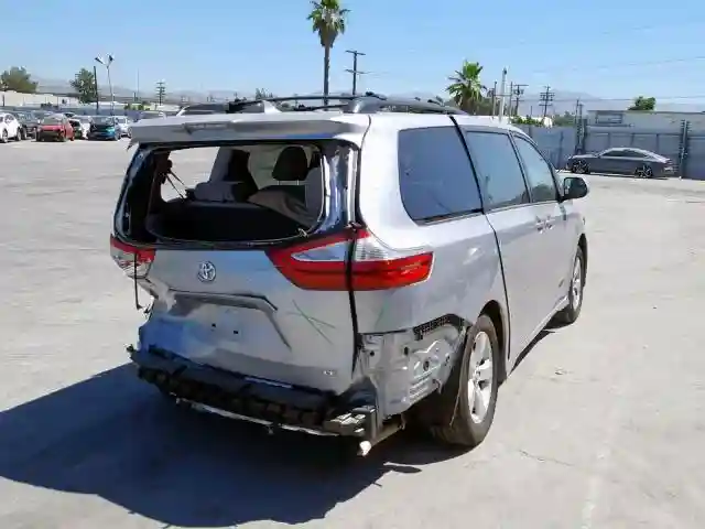 5TDKZ3DC2JS960004 2018 TOYOTA SIENNA LE-3