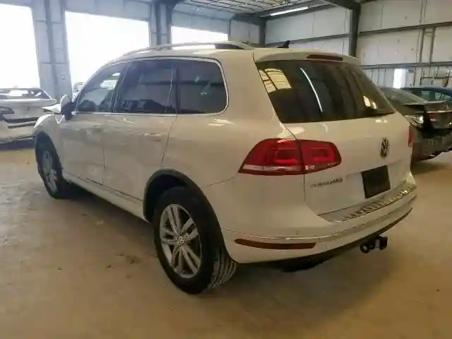 WVGEF9BP4GD011424 2016 VOLKSWAGEN TOUAREG SPORT-2