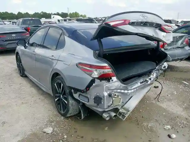 4T1BZ1HK0JU016473 2018 TOYOTA CAMRY XSE-2