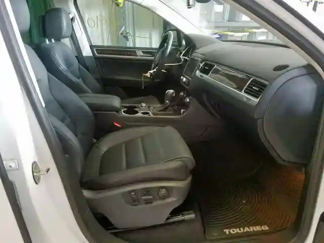 WVGEF9BP4GD011424 2016 VOLKSWAGEN TOUAREG SPORT-4