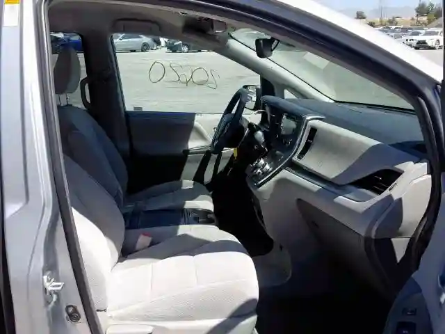 5TDKZ3DC2JS960004 2018 TOYOTA SIENNA LE-4