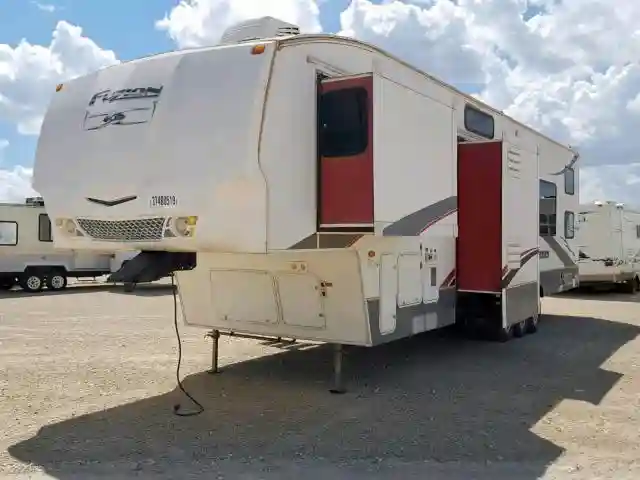 4YDF382279F810280 2009 KEYSTONE FUZION-1