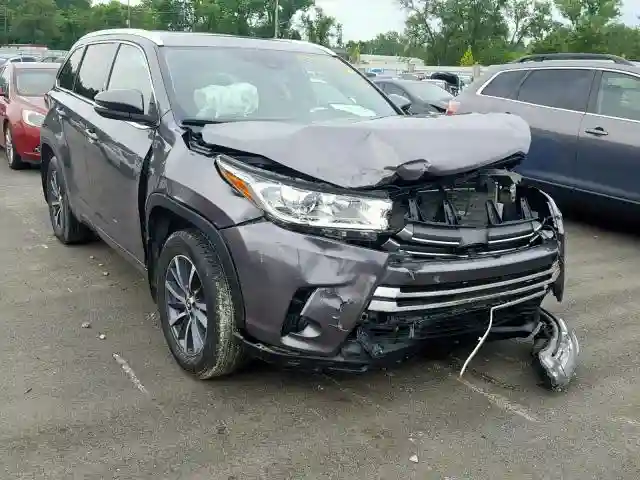 5TDJZRFH5JS551115 2018 TOYOTA HIGHLANDER SE-0