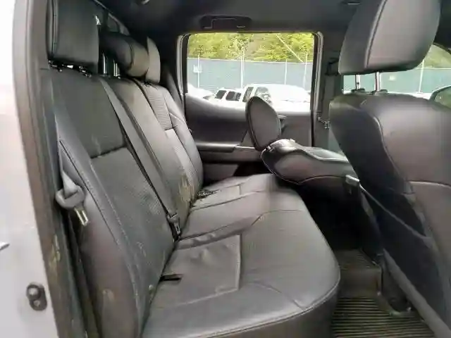 3TMDZ5BN6JM047304 2018 TOYOTA TACOMA DOUBLE CAB-5