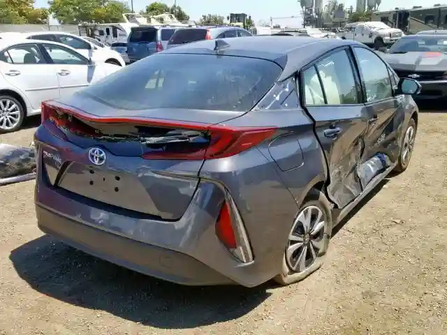 JTDKARFP8J3091050 2018 TOYOTA PRIUS PRIME-3