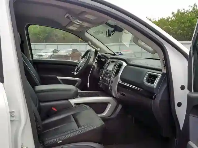 1N6AA1E59HN575060 2017 NISSAN TITAN SV-4