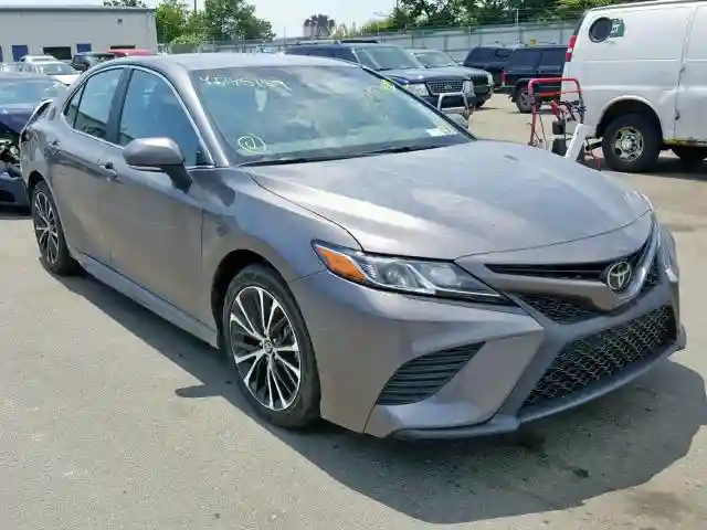 4T1B11HK2JU135665 2018 TOYOTA CAMRY L-0