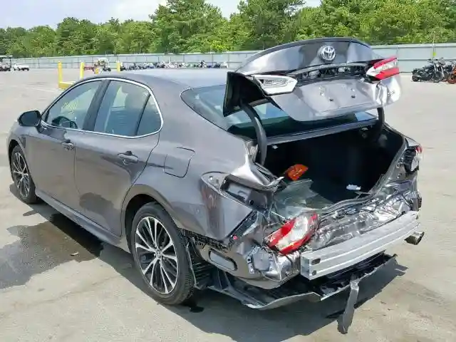 4T1B11HK2JU135665 2018 TOYOTA CAMRY L-2