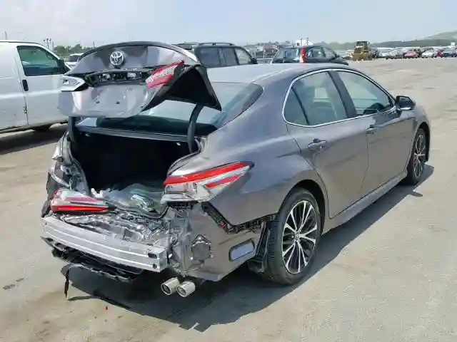 4T1B11HK2JU135665 2018 TOYOTA CAMRY L-3