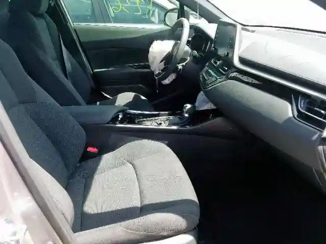 NMTKHMBX0KR091014 2019 TOYOTA C-HR XLE-4
